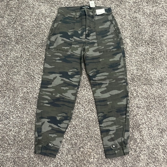 High Rise Cropped Straight Camo Pant - Picture 3 of 6